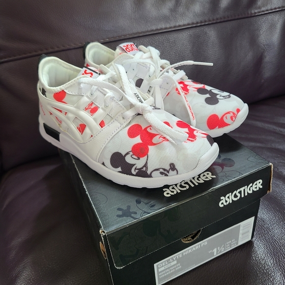 Mickey Mouse Asics - Picture 8 of 10